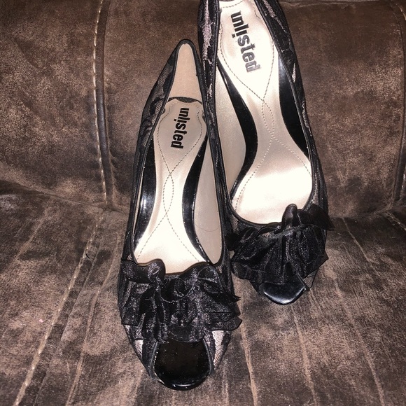 Unlisted black and gold stilettos - Picture 2 of 3